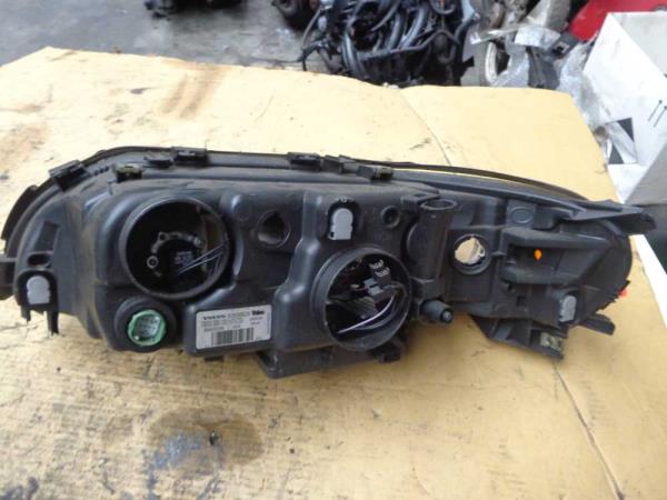 PHARE DROIT VOLVO - Vue 1